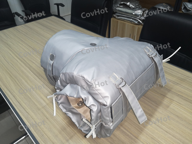 ? ? ? ?冬季氣溫逐漸變冷,我們大家自覺不自覺的都穿上了厚厚的衣服御寒。那么問題來了,我們的設備是否“穿暖”了?要不要穿些東西?穿哪些可以溫暖過冬? ? ? ? ?石油,電力,化工等很多行業裝置每年冬季都會開展設備防凝凍工作,目的就是不凍壞一臺設備、一條管線。設備凝凍只是因為環境溫度的降低,解決這個問題常規來說不外乎就是做保溫。 ? ? ? ?為此,科好特開發了可以與閥門及設備一同工作的可拆裝保溫產品,安裝和拆卸變得容易,可反復使用。<a href=http://www.89986.cn/e/tags/?tagname=%E9%98%80%E9%97%A8%E4%BF%9D%E6%B8%A9 target=_blank class=infotextkey>閥門保溫</a>產品用材屬于輕質柔性無石棉材料,在高度復雜和狹窄的區域同樣可以很好使用,無論是截止閥、球閥等均可安裝。通常用戶只需提供閥門名稱型號和同一型號數量清單即可訂購相應的可拆卸<a href=http://www.89986.cn/e/tags/?tagname=%E9%98%80%E9%97%A8%E4%BF%9D%E6%B8%A9%E5%A5%97 target=_blank class=infotextkey><a href=http://www.89986.cn/e/tags/?tagname=%E9%98%80%E9%97%A8%E4%BF%9D%E6%B8%A9 target=_blank class=infotextkey>閥門保溫</a>套</a>了,特殊類型需要提供詳細規格或尺寸。可拆卸<a href=http://www.89986.cn/e/tags/?tagname=%E9%98%80%E9%97%A8%E4%BF%9D%E6%B8%A9 target=_blank class=infotextkey>閥門保溫</a>產品外觀漂亮整潔、表面可擦洗,環保,無污染。 ? ? ? ?給閥門穿上“保暖衣”,給企業“錦上添花”!